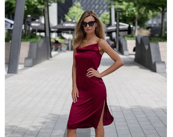 Seidiges Schlupfkleid Cowl Neck Sommerkleid mit Schlitz Midi maroon Kleid Spaghettiband Burgund Party Frauen Kleider