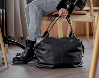 Stylish Black Bag, Handmade Leather Travel Bag, Stylish Everyday Tote Bag, Practical Black Bag, Big Leather Valise, Comfortable Travel Bag