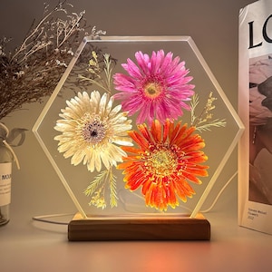 Real Dry Flower Resin Lamp: Handmade Floral Epoxy Night Light