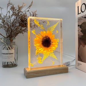 Sunflower resin lamp, sunflower lights shine brightly in the night, flower resin lamp, flower epoxy lamp, resin night light
