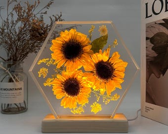 Sunflower resin lamp, birth flower epoxy lamp, sunflower lights shine brightly in the night, flower resin lamp, flower epoxy lamp