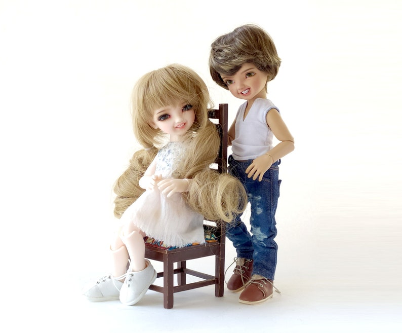 Кукла софа. Мягкая мебель для кукол барби. Кукольный диван для барби. Диван для куколок. Росс софи "кукла для палача".