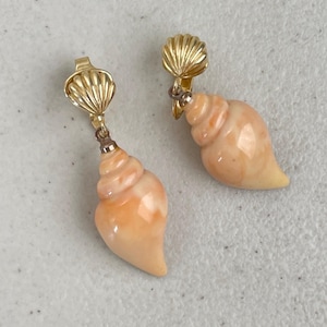 Vintage Pink Shell Clip On Earrings: 1980s Beach Jewelry