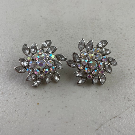 Vintage 1970s Clear Crystal Earrings Flowers Pier… - image 1