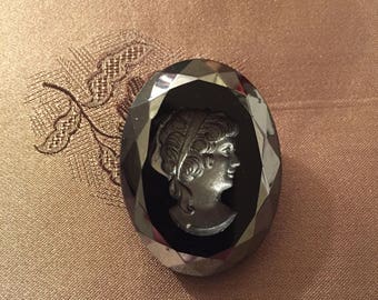 Vintage Intaglio Cameo Brooch