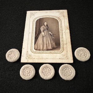 Vintage Buttons - Handmade Light Ecru Wool Set of 5