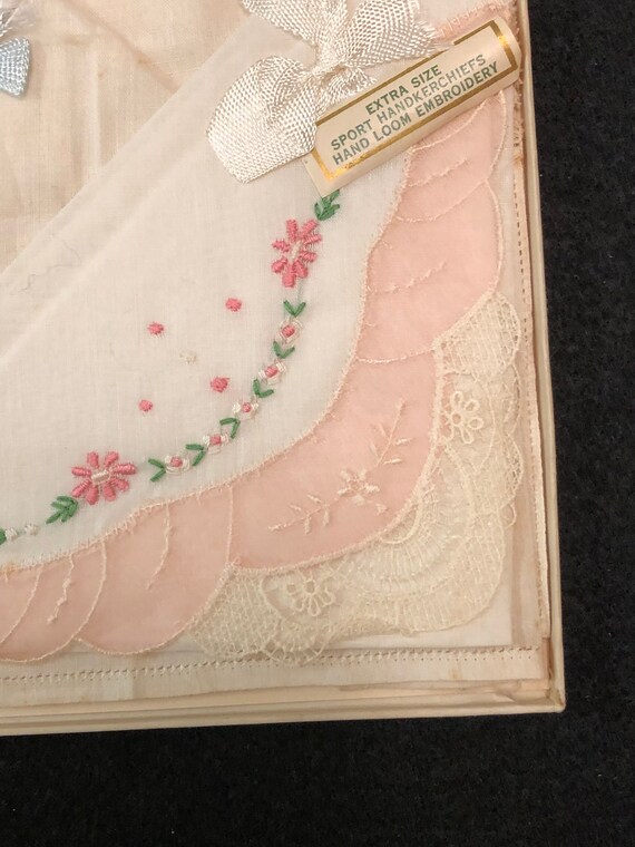 Vintage Embroidered Handkerchiefs Set of 4 - image 4