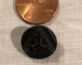 Lot De 5 Boutons Anciens Noirs Carrés Facettés En Jais - Tchécoslovaquie, Occasion