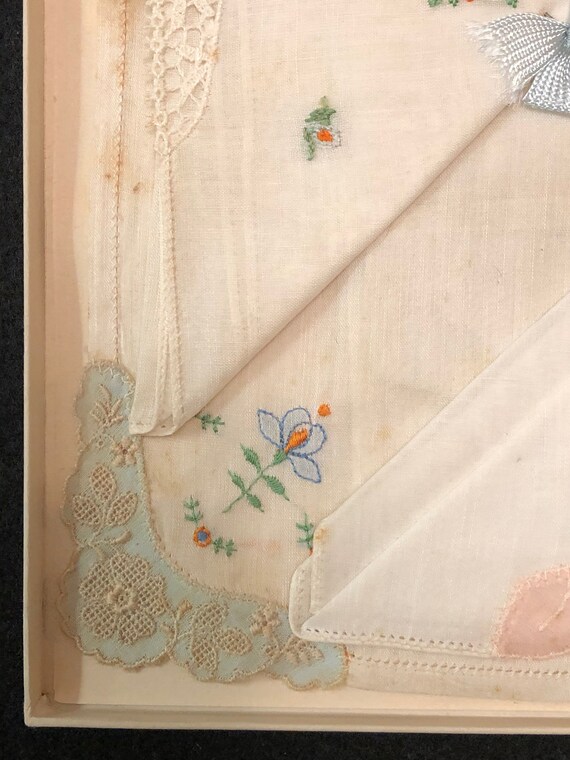 Vintage Embroidered Handkerchiefs Set of 4 - image 3