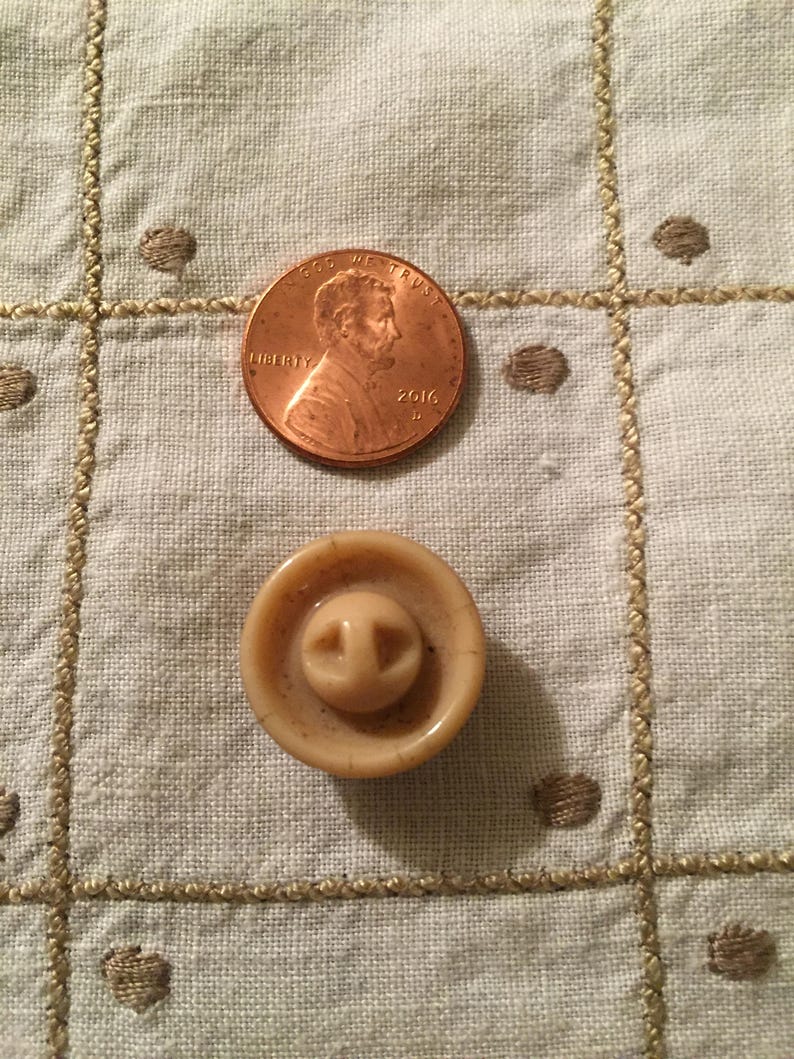 Vintage Ecru Glass Buttons Set3
