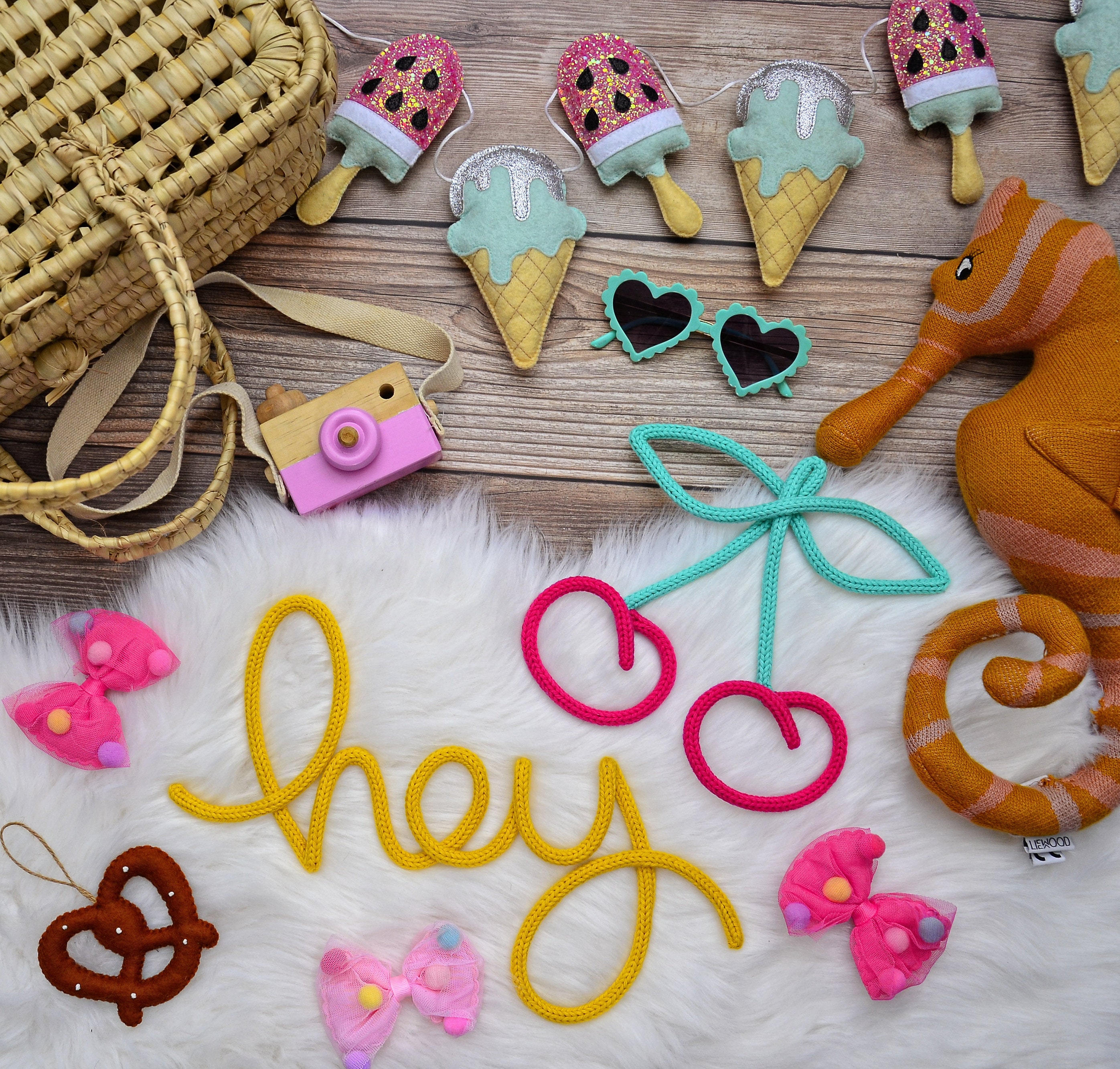 Tricotin, Cerises en Laine, Décoration Murale, Knitted Wool Decoration, Chambre d'enfant, Anniversai