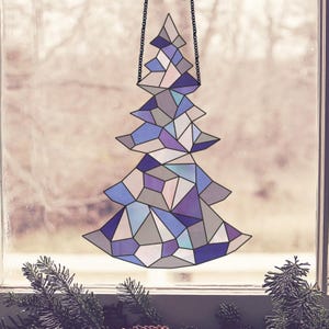 Patrón de árbol de Navidad con vitrales: Atrapasol geométrico (Descargar PDF y PNG)