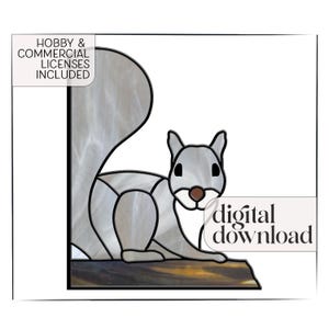 Padrão de apanhador de sol de esquilo em vitral: modelo de animal faça você mesmo em PDF e PNG