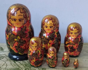 Vintage nest 7 russian dolls