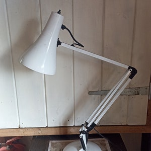Vintage white anglepoise desk lamp, model 90 designed by Herbert Terry