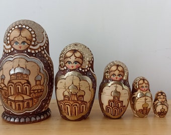 Nest russian dolls