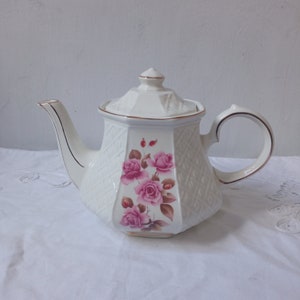 Vintage sadler floral teapot