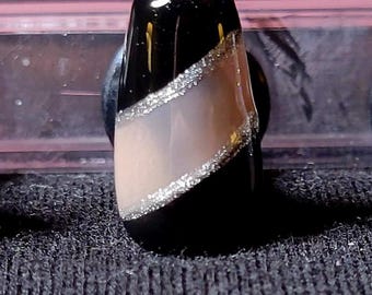 Glitterzilveren ombre en zwarte, handgeschilderde persnagels