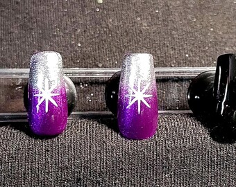 Zilveren en paarse ombre-ster, handgeschilderde persnagels