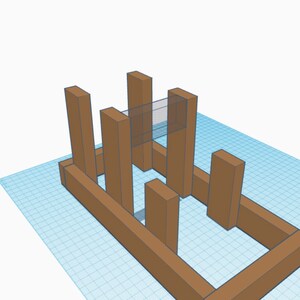 Puede incluir: Una estructura de marco de madera con un panel de pl&aacute;stico transparente en el centro. El marco est&aacute; hecho de madera marr&oacute;n y est&aacute; ensamblado en forma rectangular.