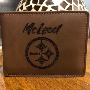 Billetera de cuero personalizada, billfold grabado personalizado, regalos para novios, equipo para fanáticos del fútbol, regalo de billetera de cuero doble para hombres