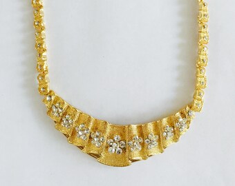 Vintage gold tone floral necklace.