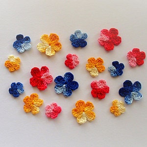 18 small hand crochet flowers, 3 sizes, 3 blended colors small flowers embellishments, Simple flower applique, scrapbooking, home decoration