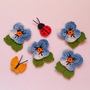 4 petites pensées au crochet avec des feuilles, une coccinelle et un papillon, embellissement violet, décoration d'intérieur, scrapbooking, 3 cm de diamètre.