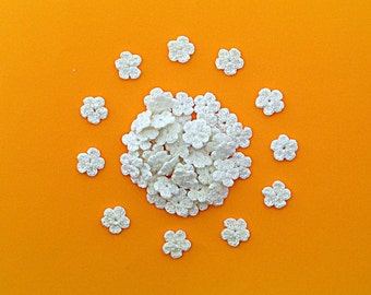 50 mini hand crochet flowers applique, very small white flowers embellishment, 0.6 inch / 1.5 cm diameter