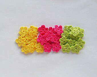 30 small hand crochet flowers, Small colorful flower embellishment, Simple flower appliques, 0.6" / 1.5 cm diam.