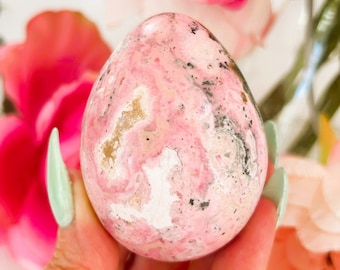 Pietra Chakra del cuore peruviano rosa con uovo di cristallo di rodonite