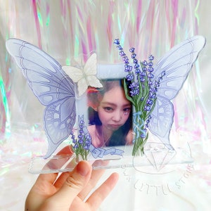 Blau violette Schmetterlingsflügel mit Lavendel Acryl Fotohalter Kartenhalter Fotoständer Bilderrahmen Für Kpop Fotokarte Fotokarte