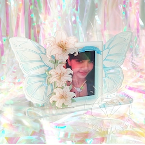 Porta-retratos de acrílico com asas de borboleta, porta-retratos de lírio doce com suporte para fotos, porta-retratos para cartões de fotos Kpop