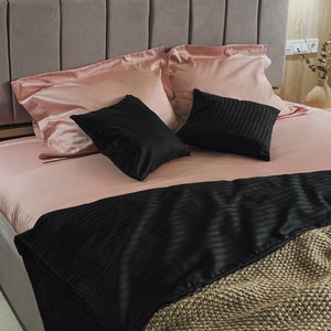 Cotton Sateen Stripe Bedding Set of 5 Pieces in Black and Rose. Flat Sheet, Fitted Sheet, Duvet Cover, 2 Pillowcases. Twin Full Queen AU EU