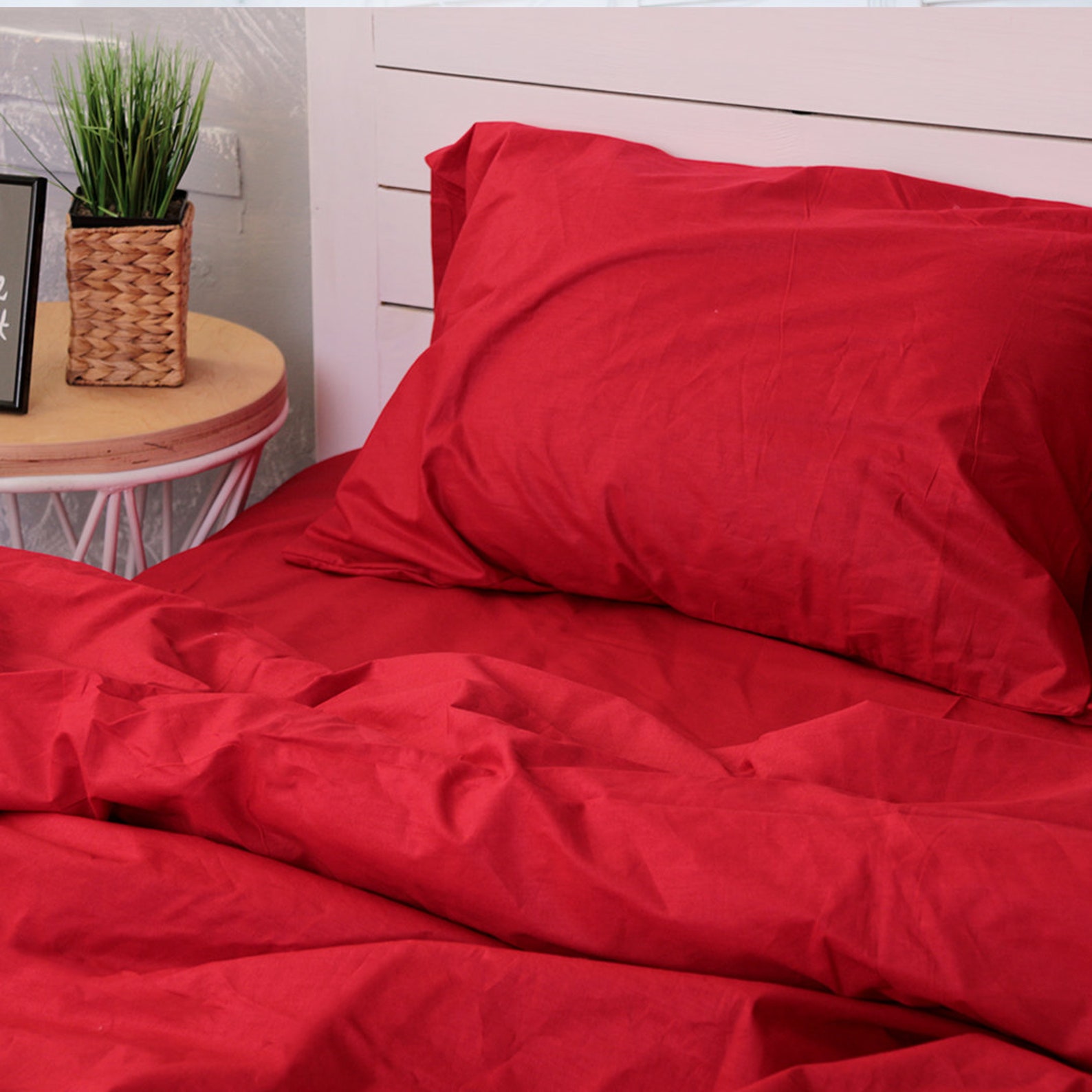 Cotton Bedding Set of 5 Pieces in Red. Flat Sheet, Fitted Sheet, Duvet