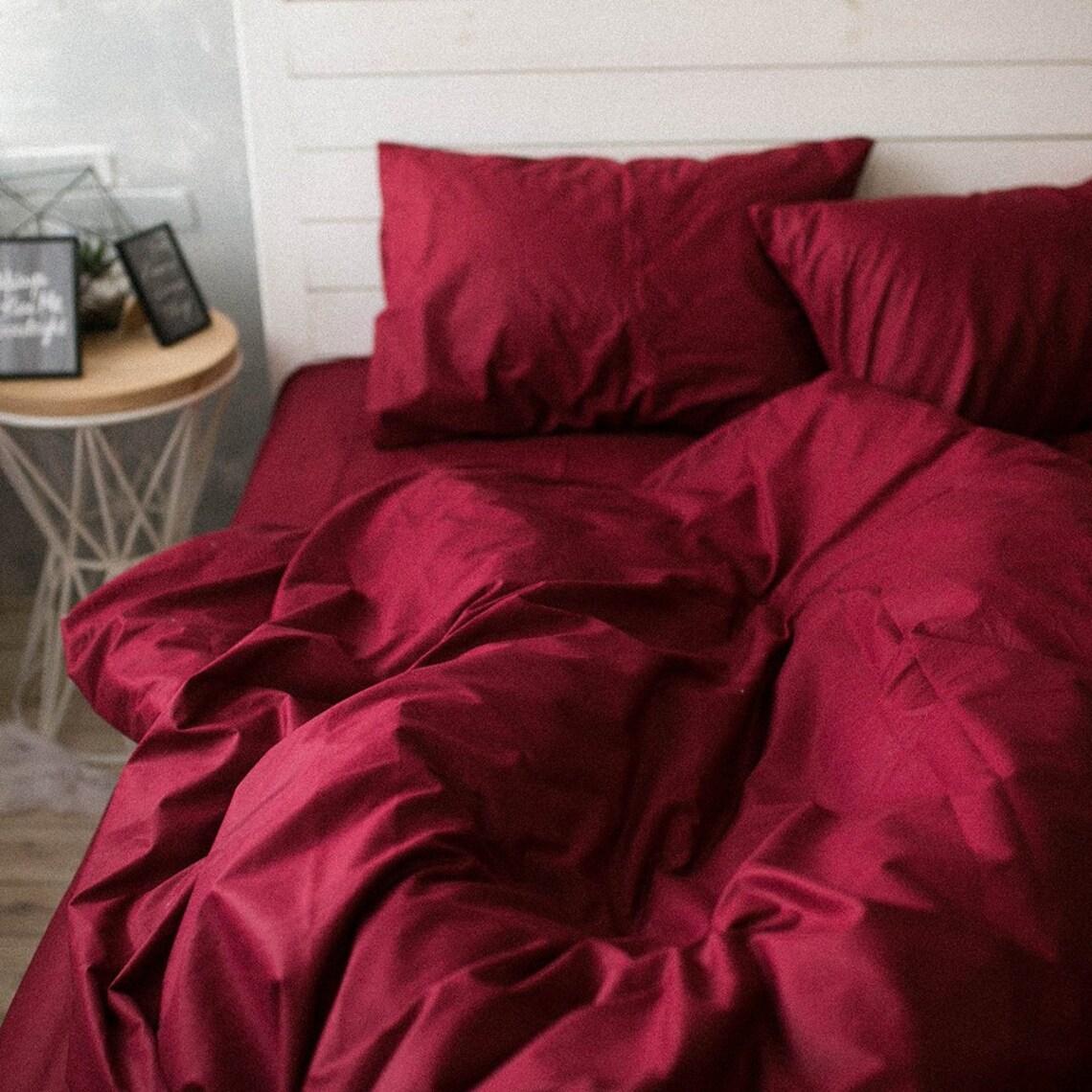 Cotton Bedding Set of 5 Pieces in Wine Red. Flat Sheet, Fitted Sheet