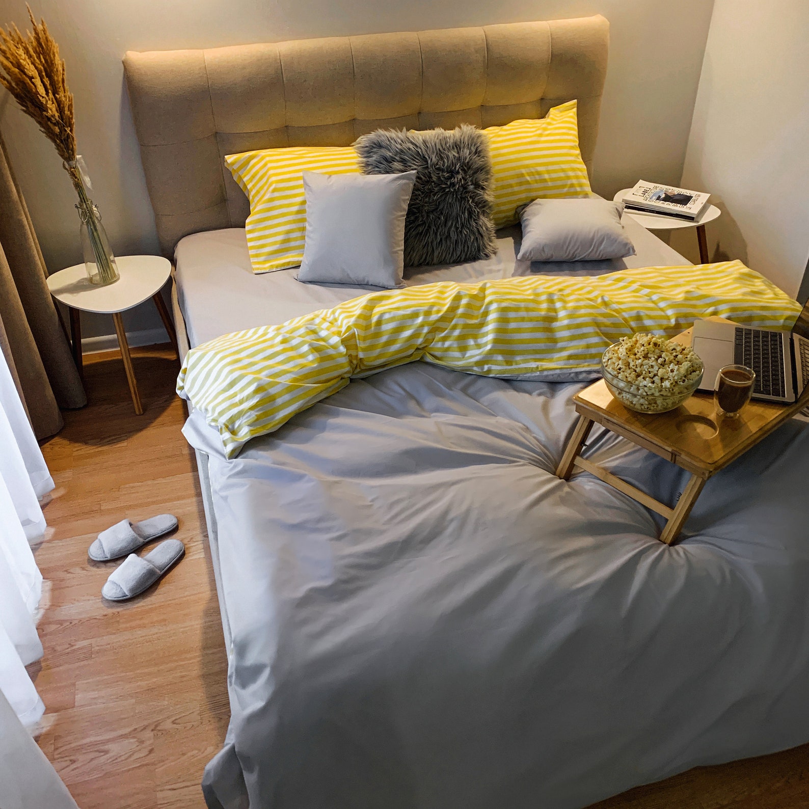 Cotton Sheets Set of 4 Pieces in Gray and Yellow. Top Sheet, Fitted