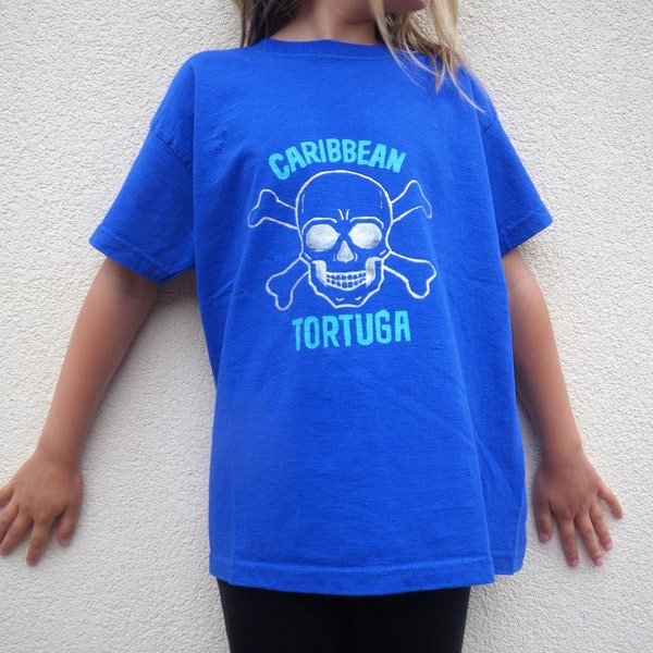 Tee-shirt bleu enfant  pirate avec tête de mort peinte à la main