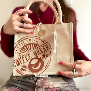 Sac jute coton avec un tampon "instant café" peint à la main par Elles et No.