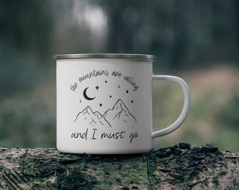 Isolierbecher 590 Ml „The Mountains Are Calling“ – Aus Edelstahl, Doppelwandig, Mit Deckel, Perfekt Für Outdoor & Camping