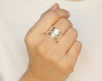 Anillo "Vine" hecho a mano en plata de ley 925