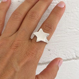 Chunky Star Ring: Himmelska smycken i massivt sterlingsilver
