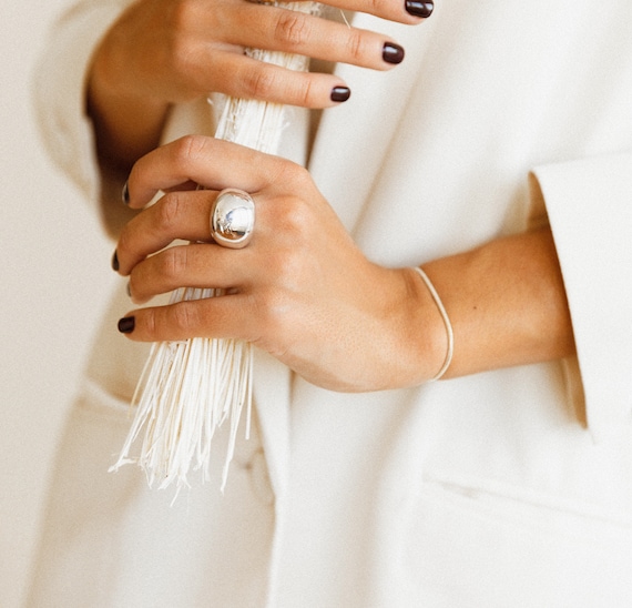 Big Diamond Rings Light Up The Room With Spectacular Sparkle