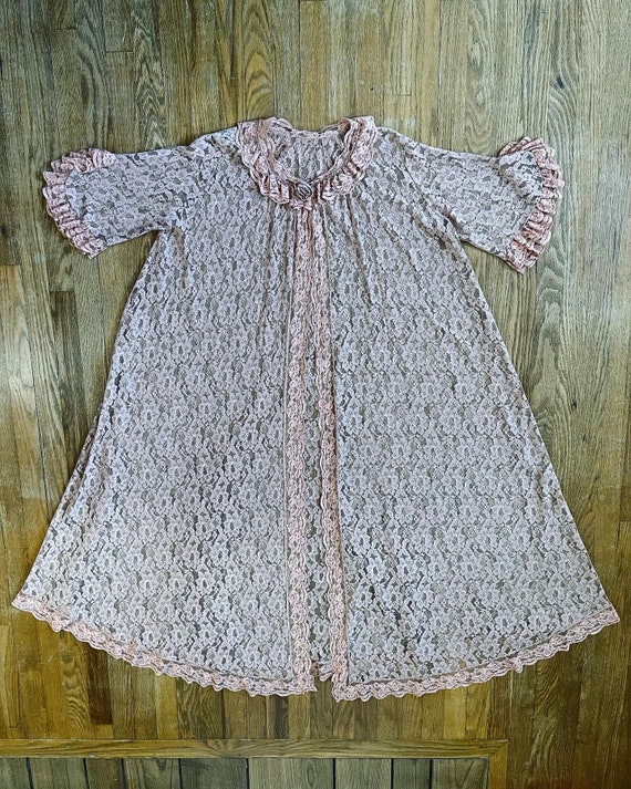 Vintage 1960’s dusty pale pink floral fishnet lac… - image 10