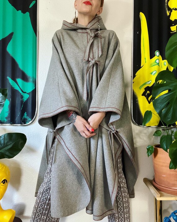 Vintage 1960's Heather Grey Wool Cape With Oxblood Contrast