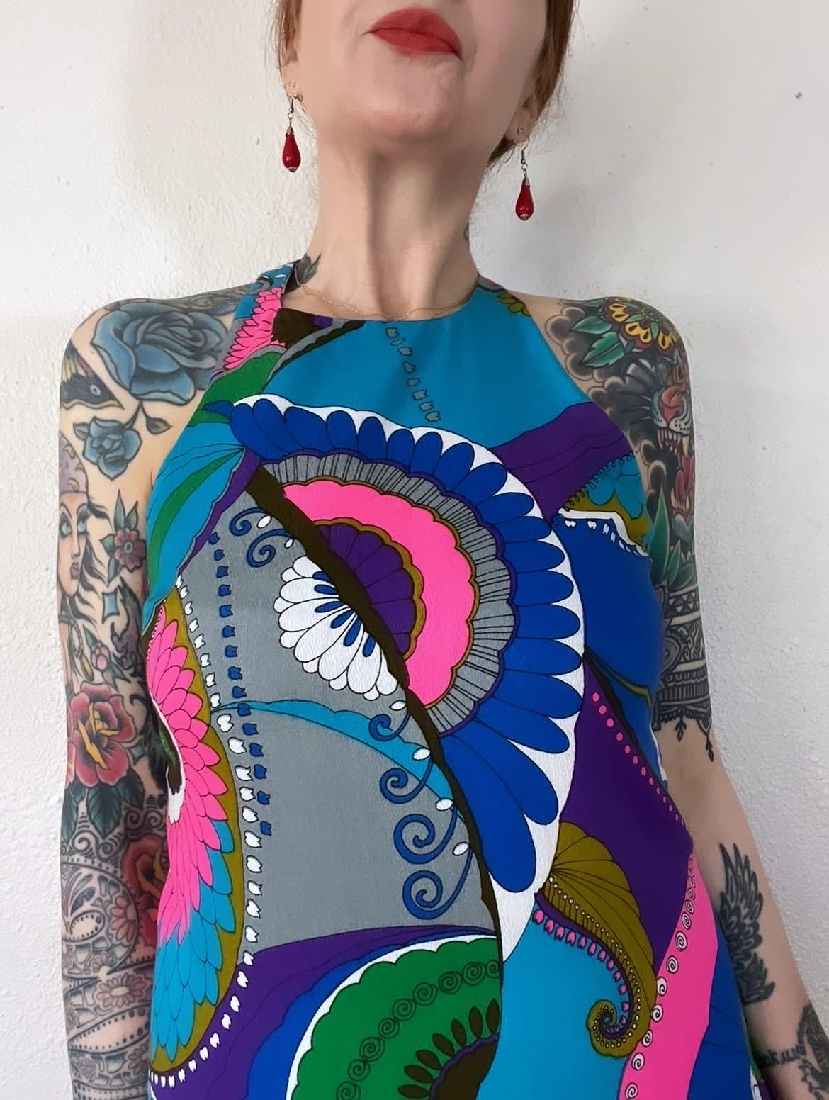 1960年代/1970年代のヴィンテージで、サイケデリックな花柄の