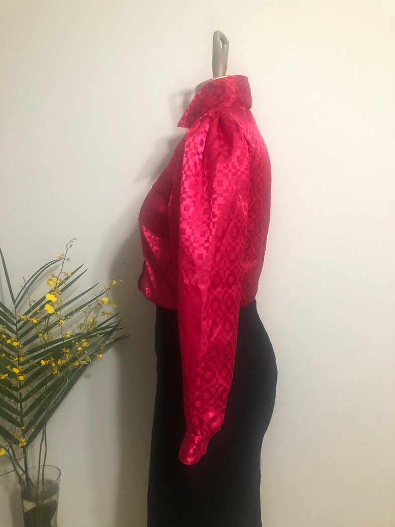 Hot pink vintage 80/'s blouse with cheat pleats