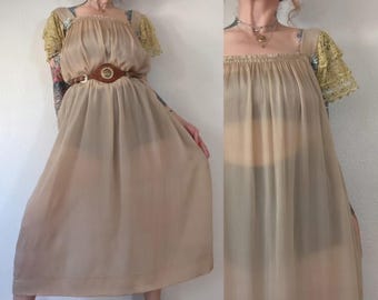 Antikes 1910er Jahre Seiden-Seiden-Crêpe-Slip-Dress-Nachthemd, 3-Tier-Flatterärmel mit Blumen-Lochspitze, eisblauer Seidenbandbesatz