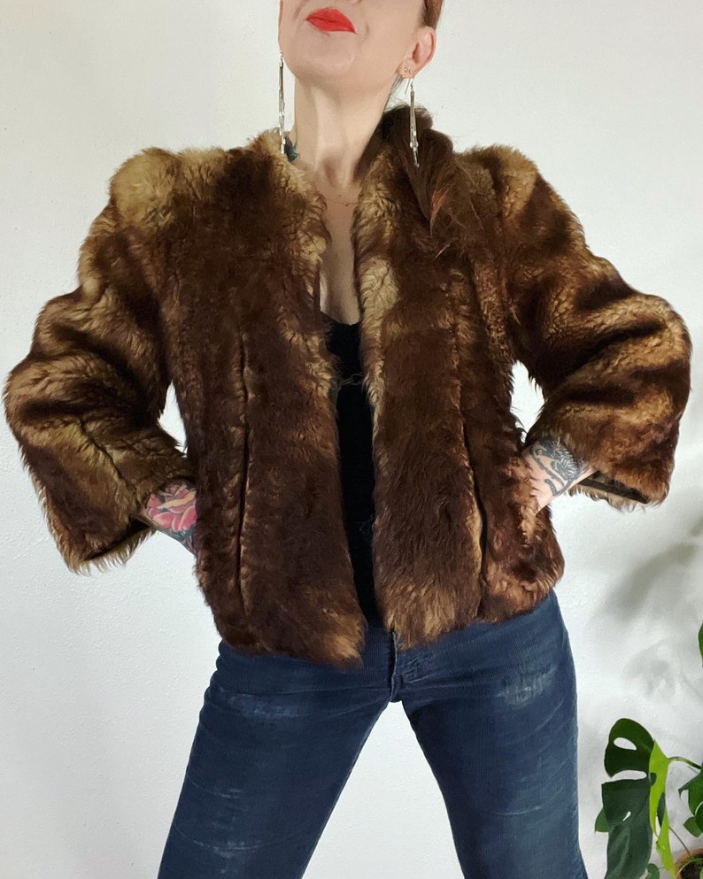 Vintage 1940’s/1950’s shades of caramel cropped paneled shearling jacket with vertical panels bound by grosgrain, front welt pockets and the image 4