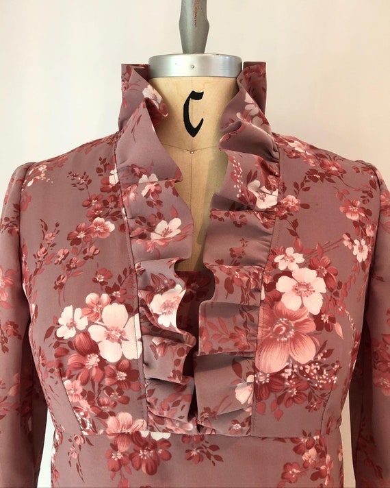Flirty vintage floral 70’s does Victorian ruffle d